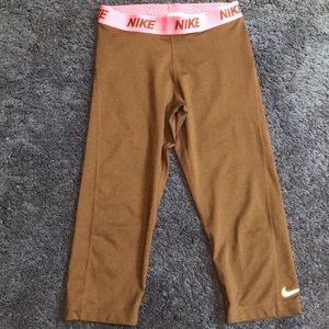 Black/pink nike leggings